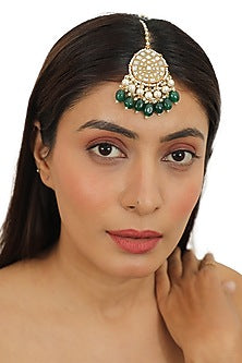 Gold Finish Maang Tikka With Green Beads