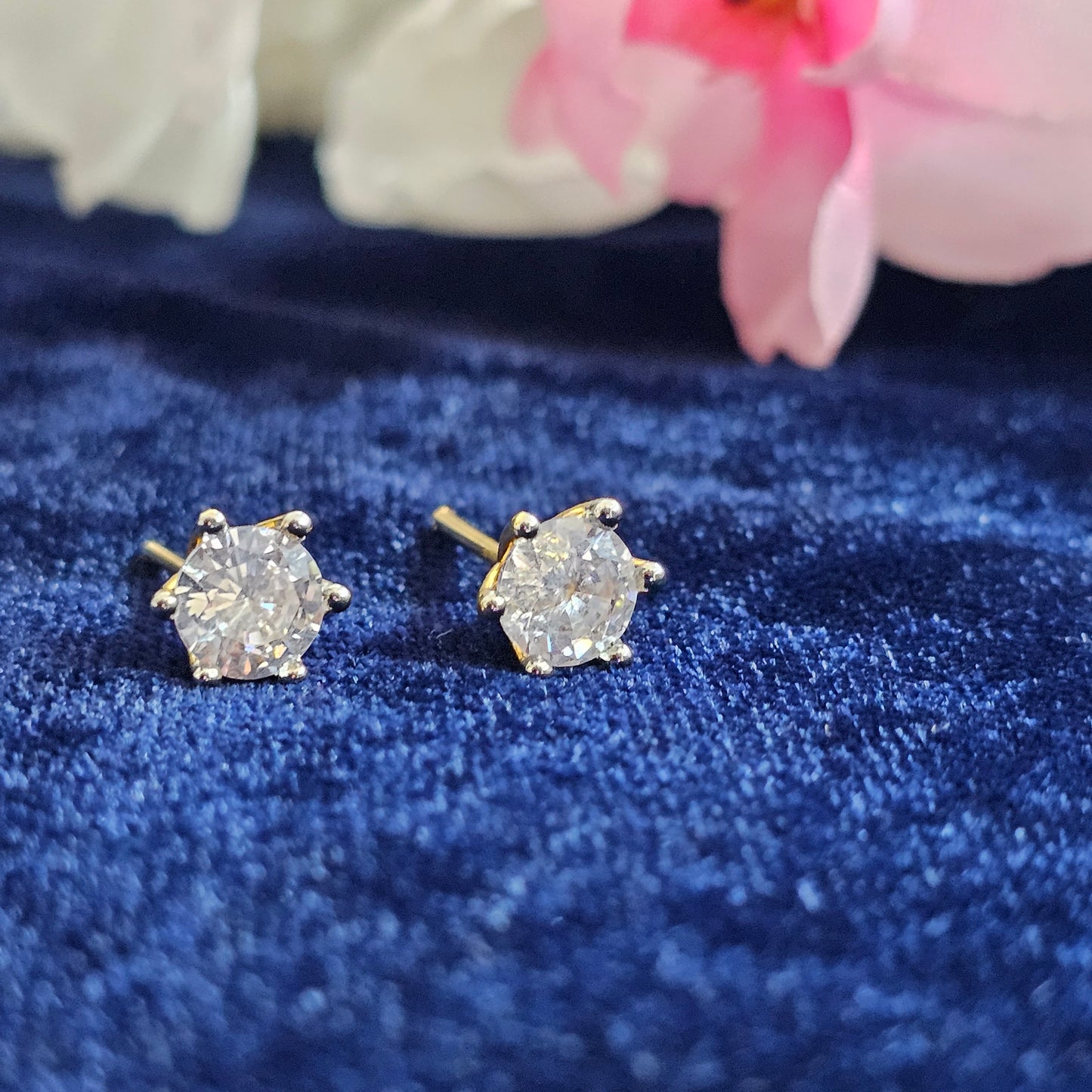 DAIMOND STUDS