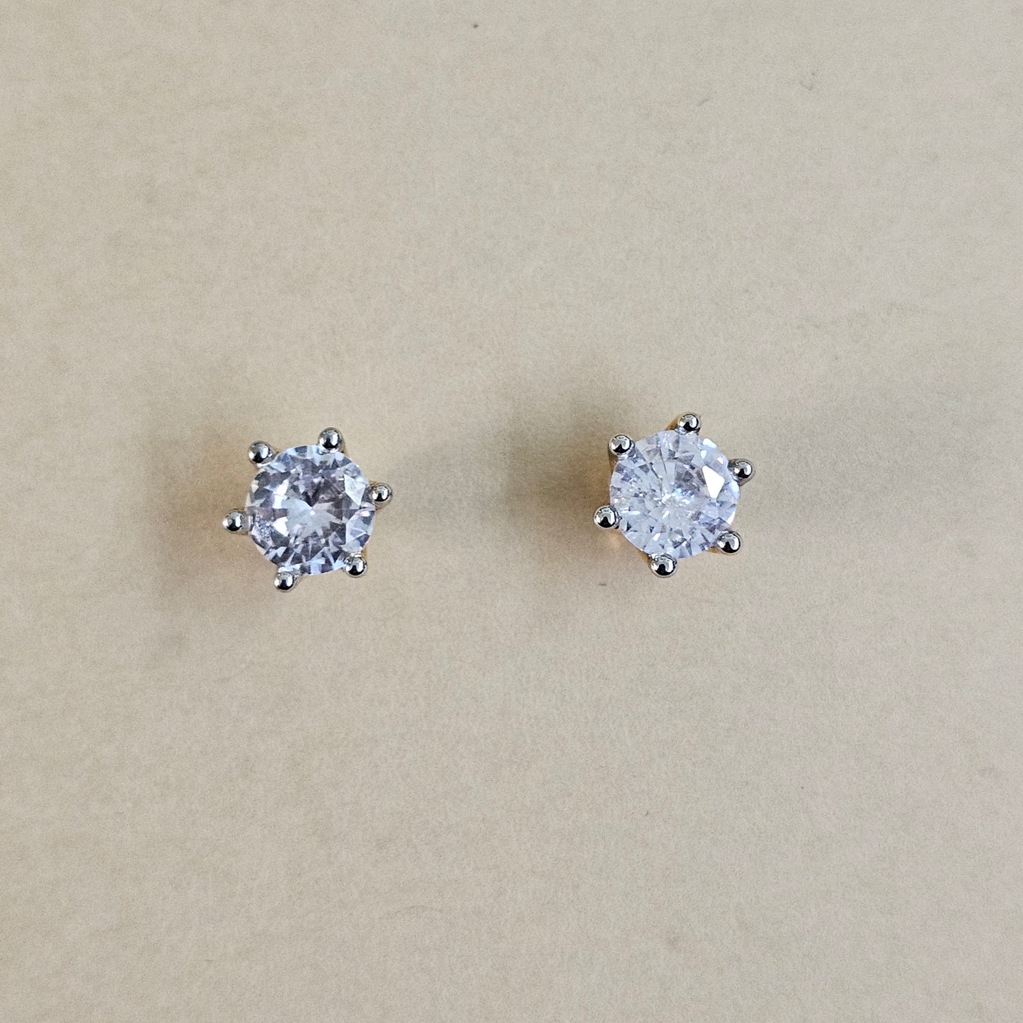 DAIMOND STUDS