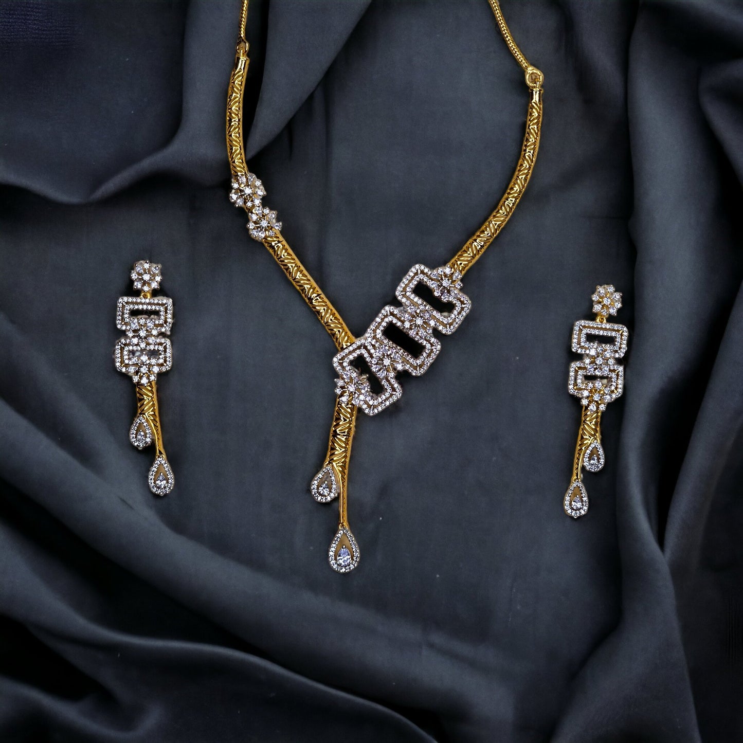 MAHVEEN  necklace SET