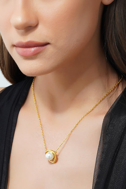 Pearl Pendant Necklace 