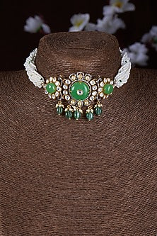 Gold Finish Moissanite Polki & Emerald Green Stone Choker Necklace In Sterling Silver