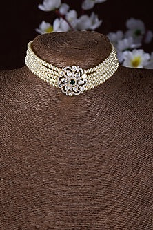 Gold Finish Moissanite Polki & Emerald Green Stone Choker Necklace In Sterling Silver