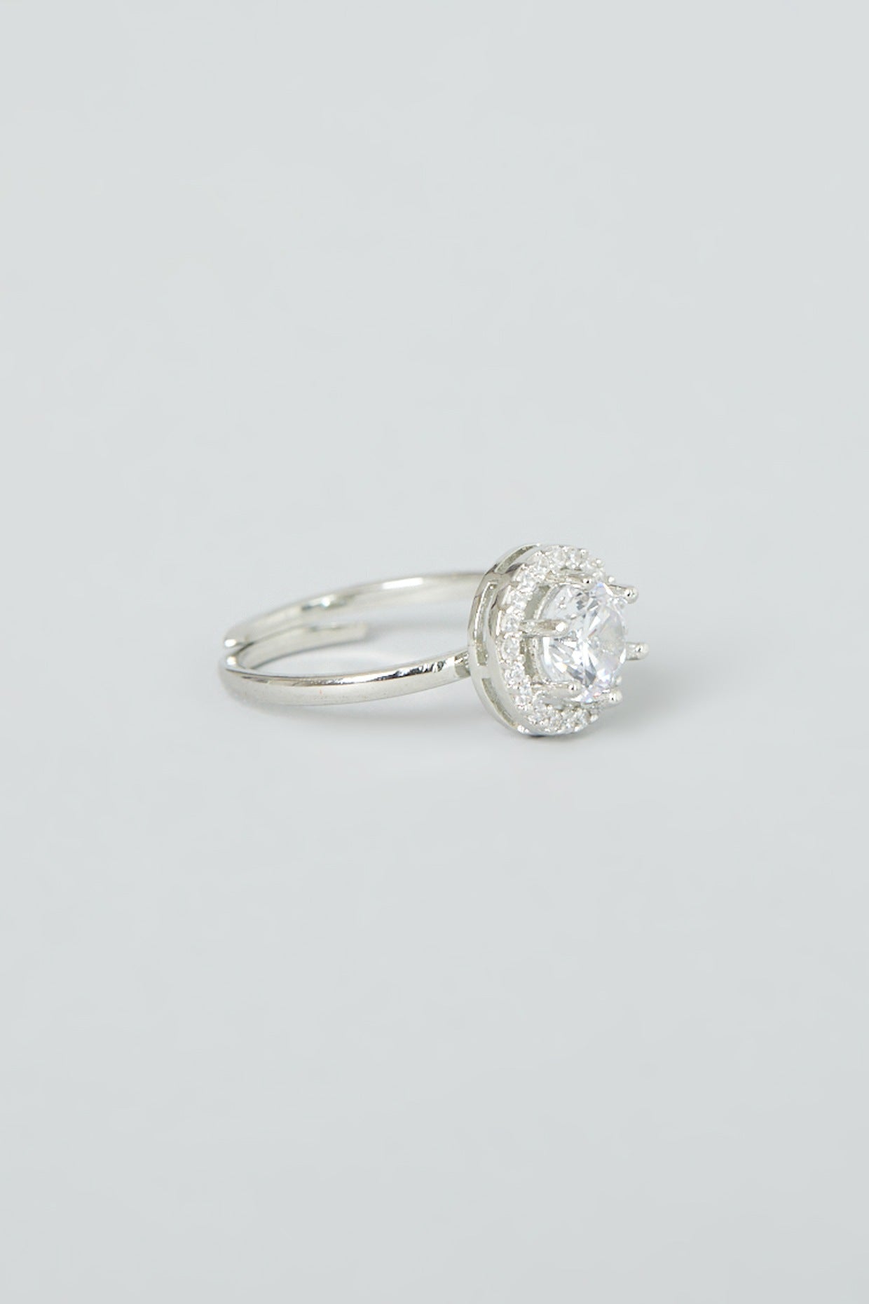 White Finish Zircon Ring