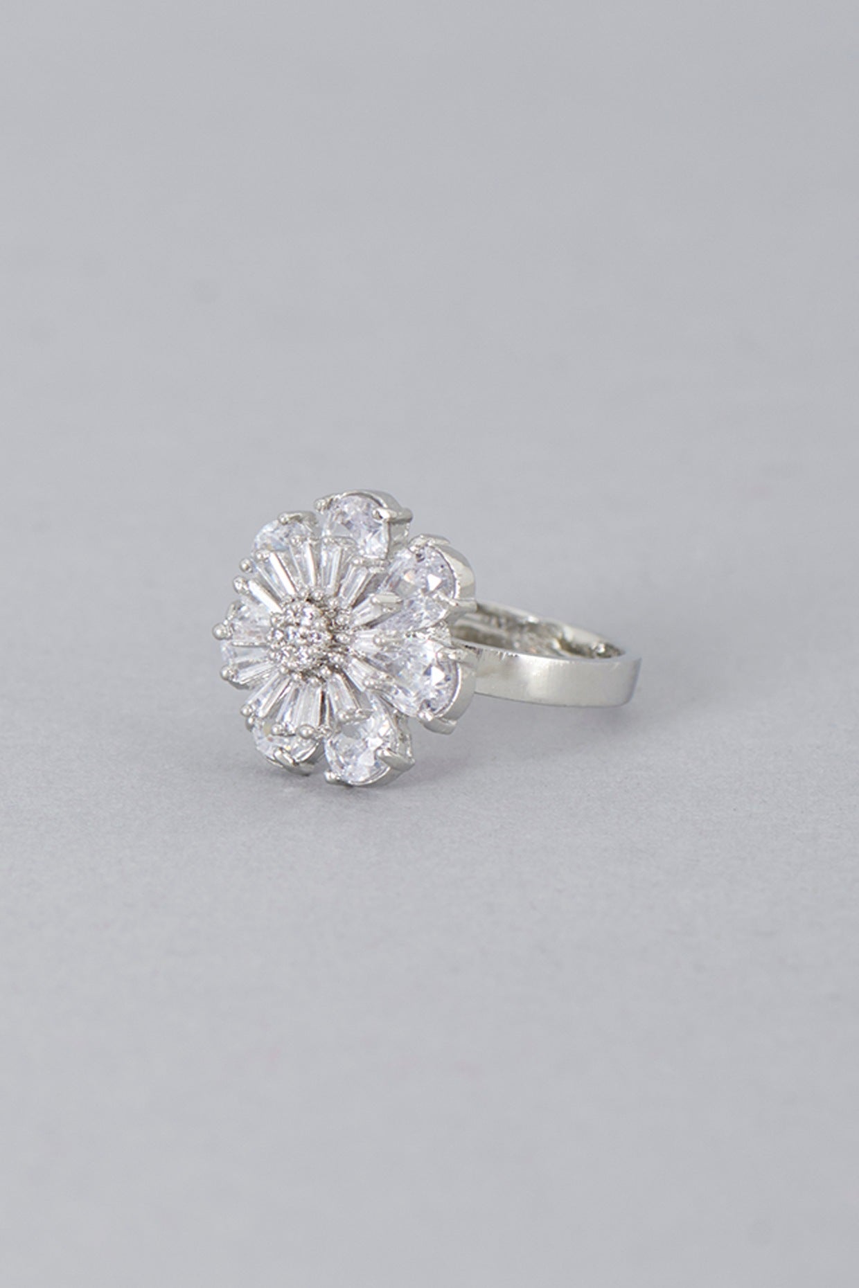 White Finish Zircon Ring