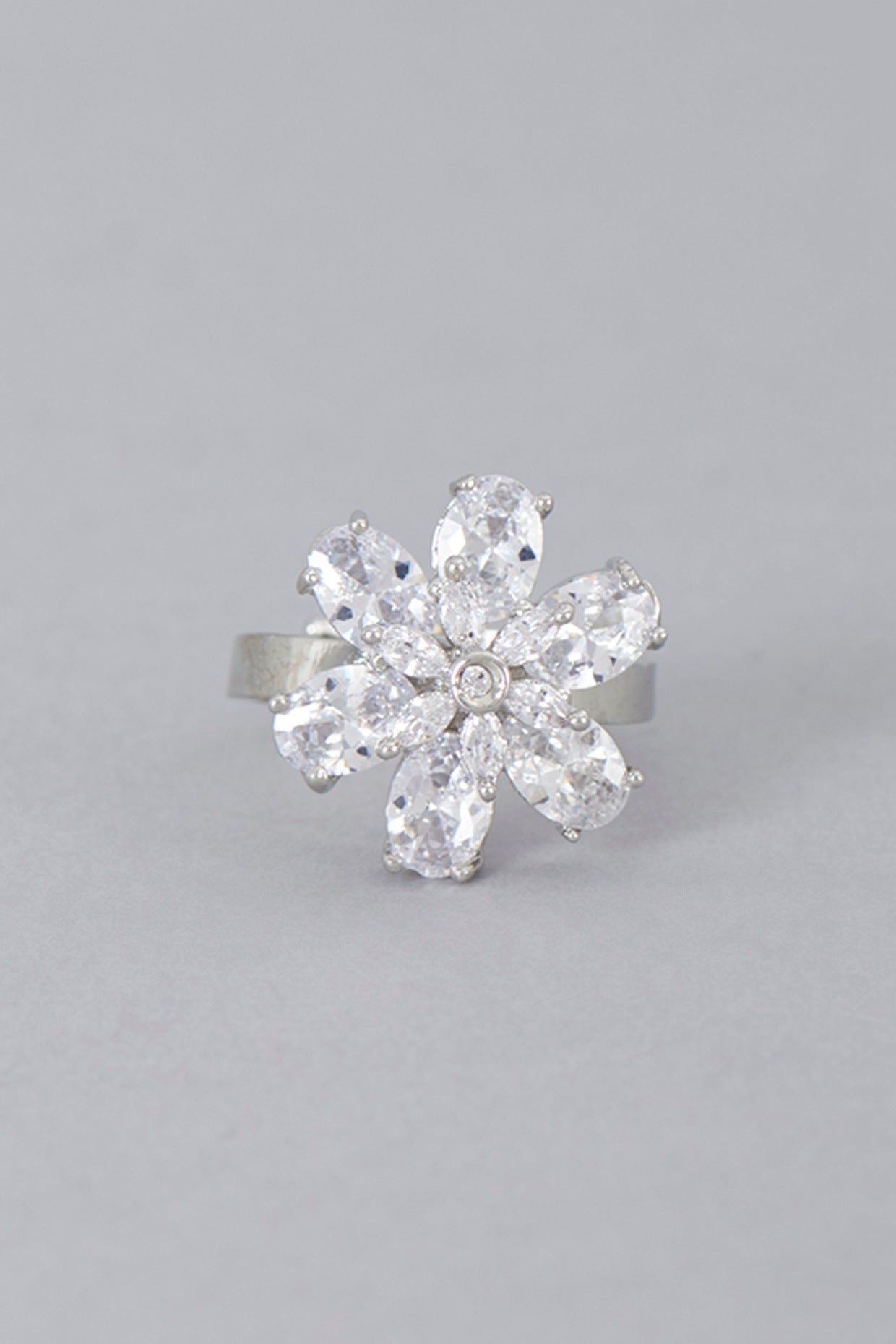 White Finish Zircon Ring