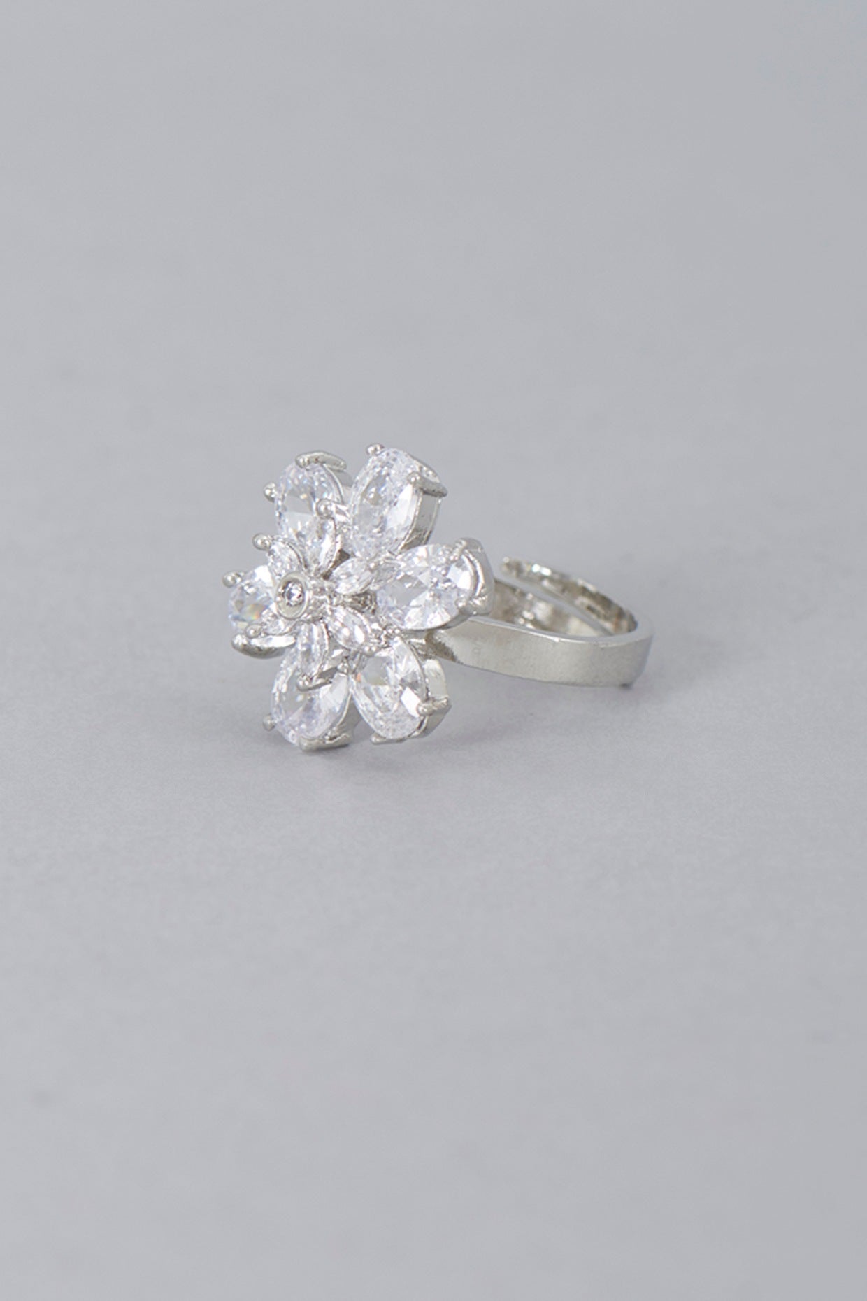 White Finish Zircon Ring