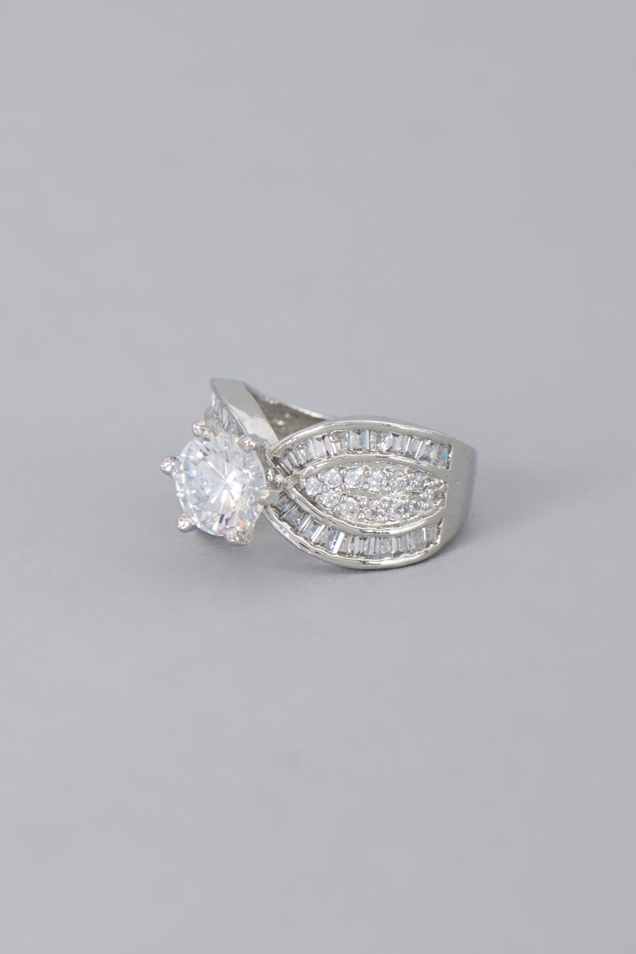 White Finish Zircon Ring