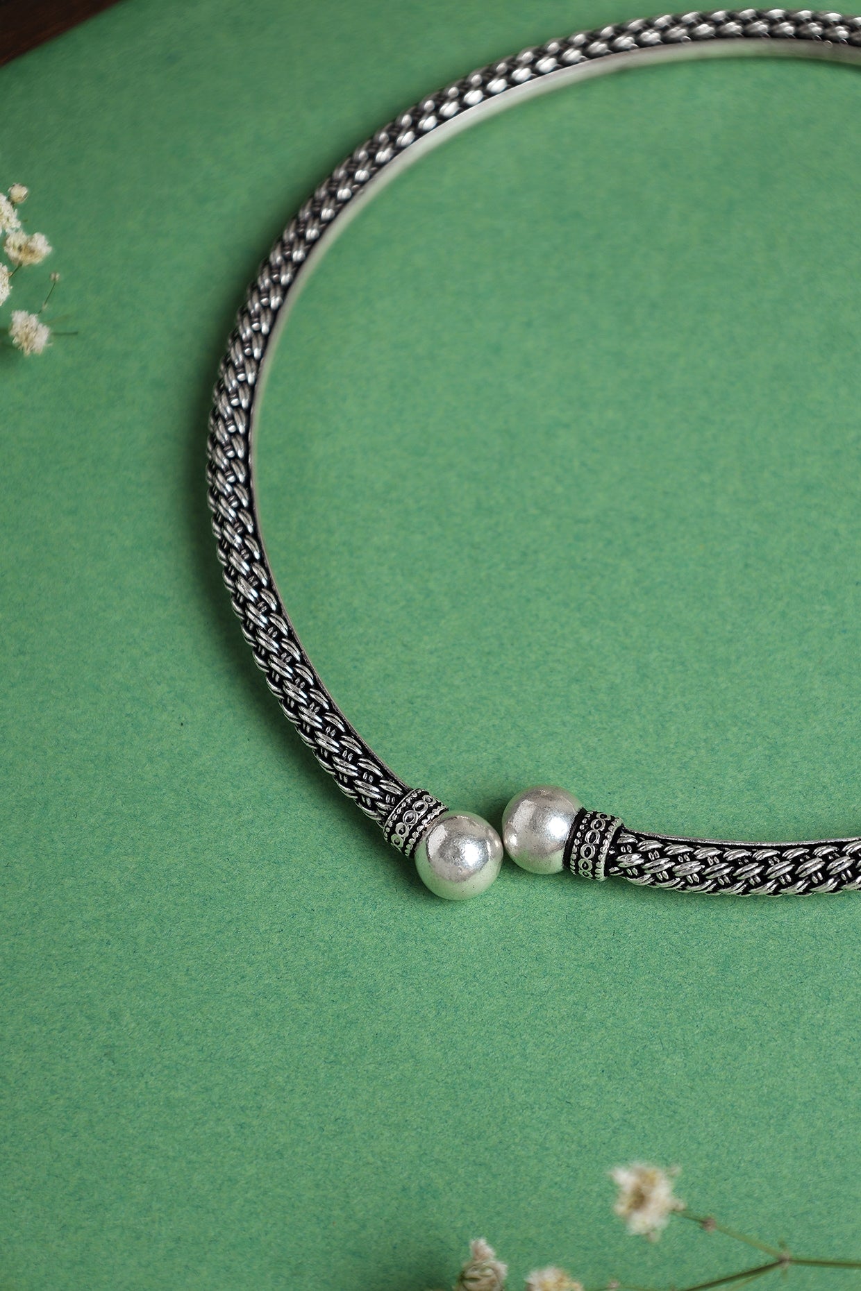 White Finish Woven Hasli Necklace In Sterling Silver