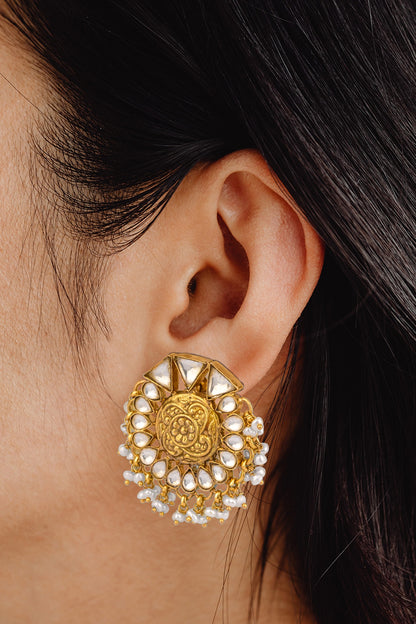 Gold Finish Kundan Floral Stud Earrings In 92.5 Sterling Silver