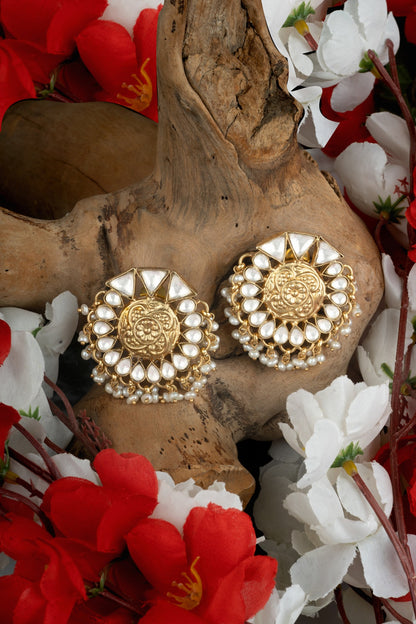 Gold Finish Kundan Floral Stud Earrings In 92.5 Sterling Silver