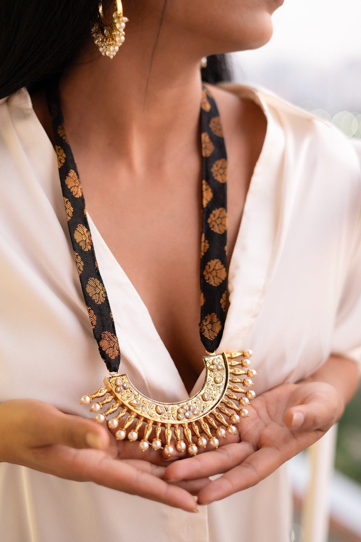 Black Enameled Long Ribbon Necklace Set