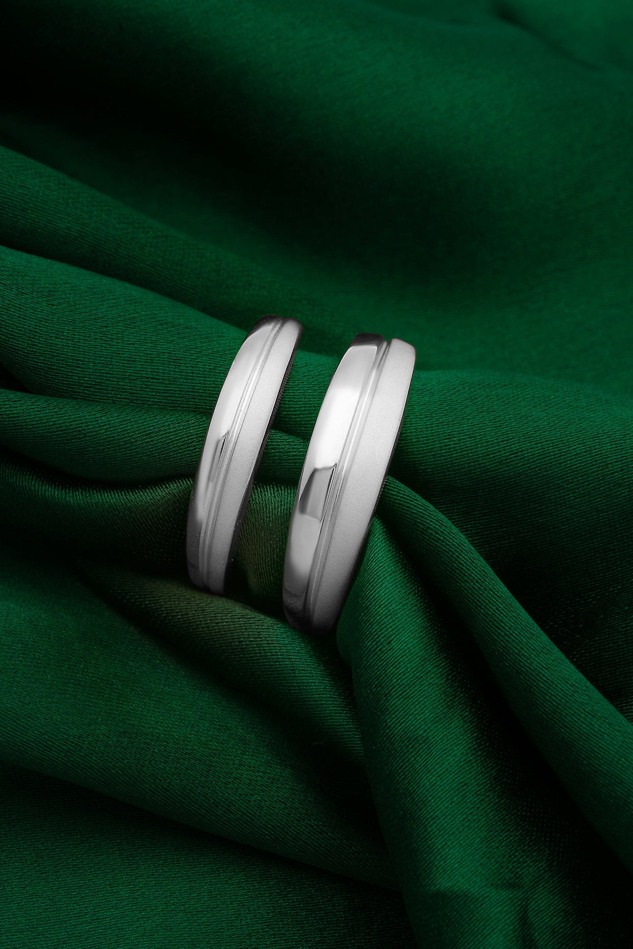 White Rhodium Finish Adjustable Couple Rings (Set of 2) In Sterling Silver