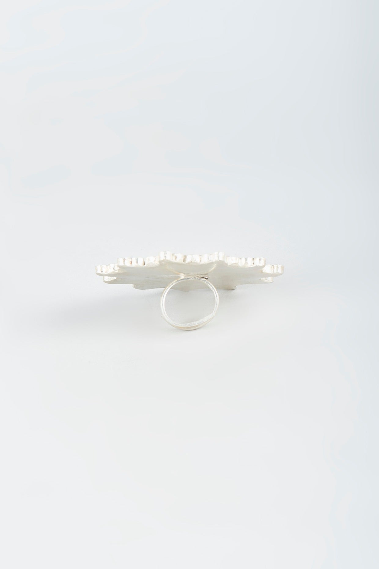 White Finish Ring With Glass Kundan