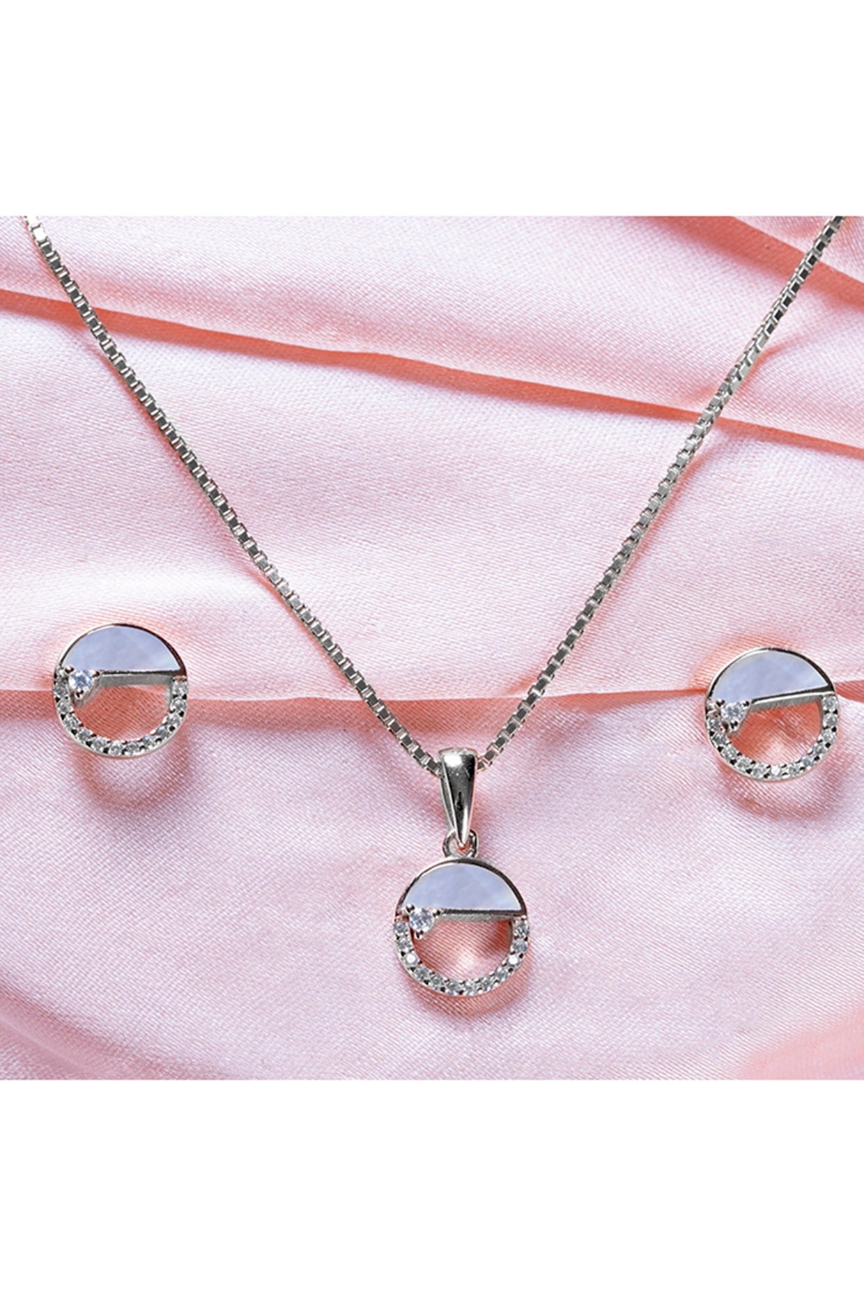 White Zircon Radiant Circle Pendant Necklace Set In Sterling Silver