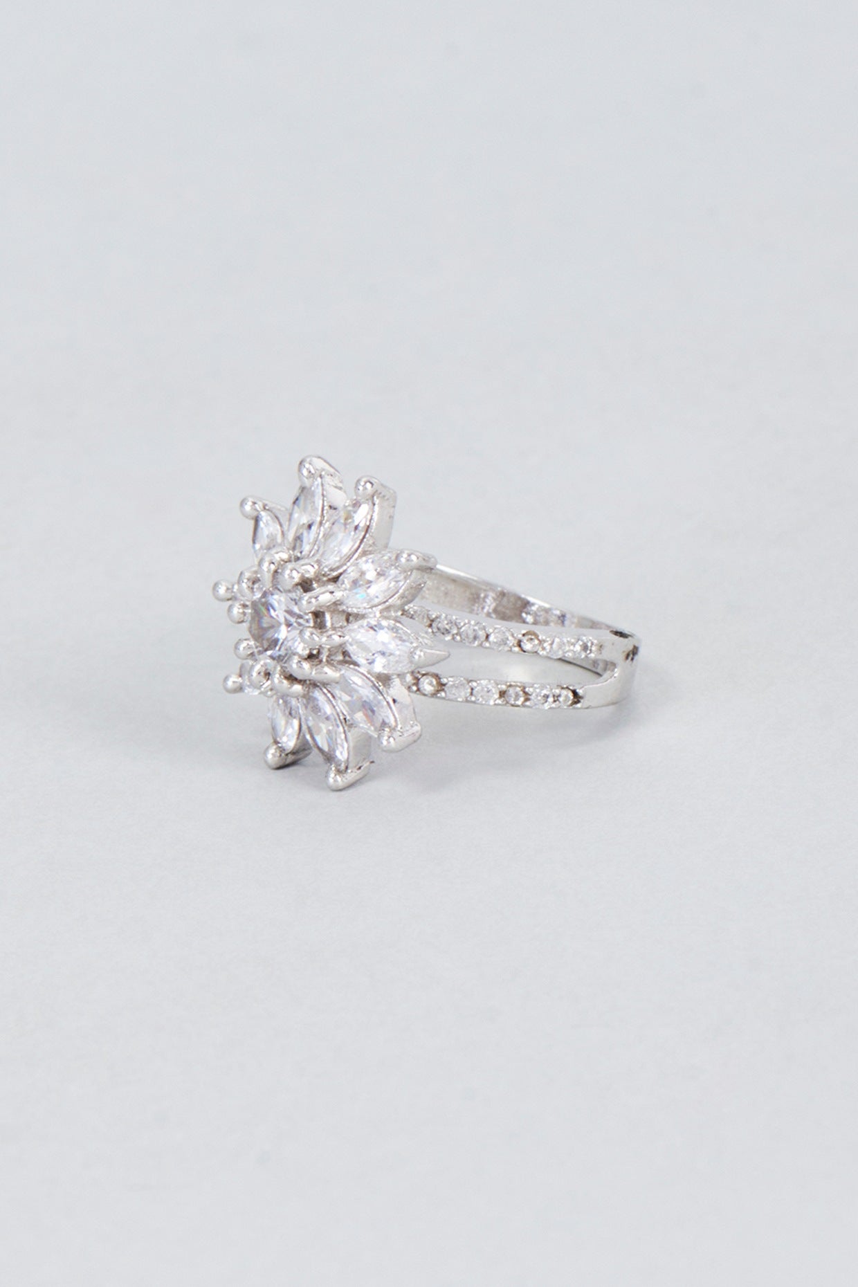 White Finish Zircon Ring