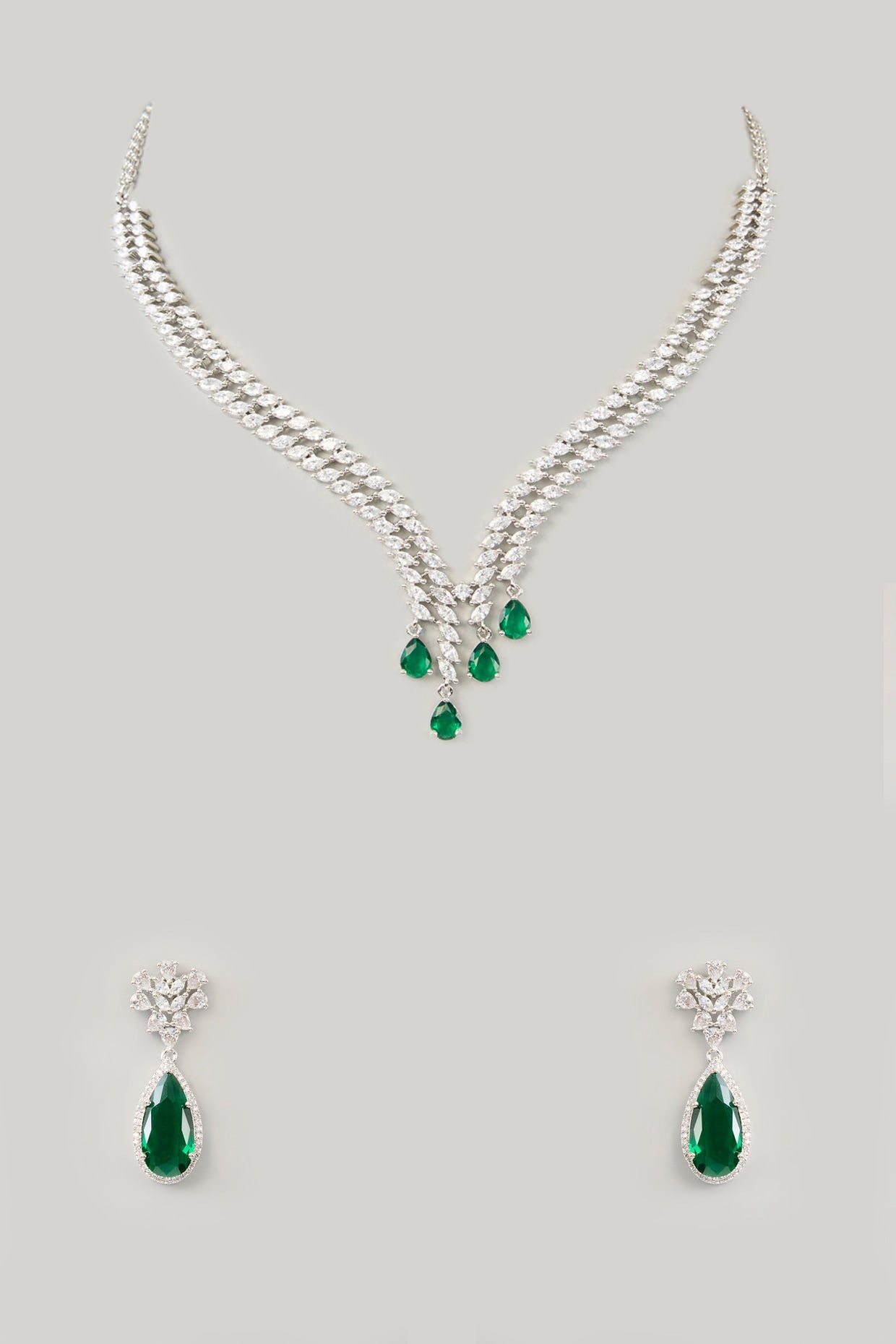 White Finish Diamond & Emerald Stone Necklace Set