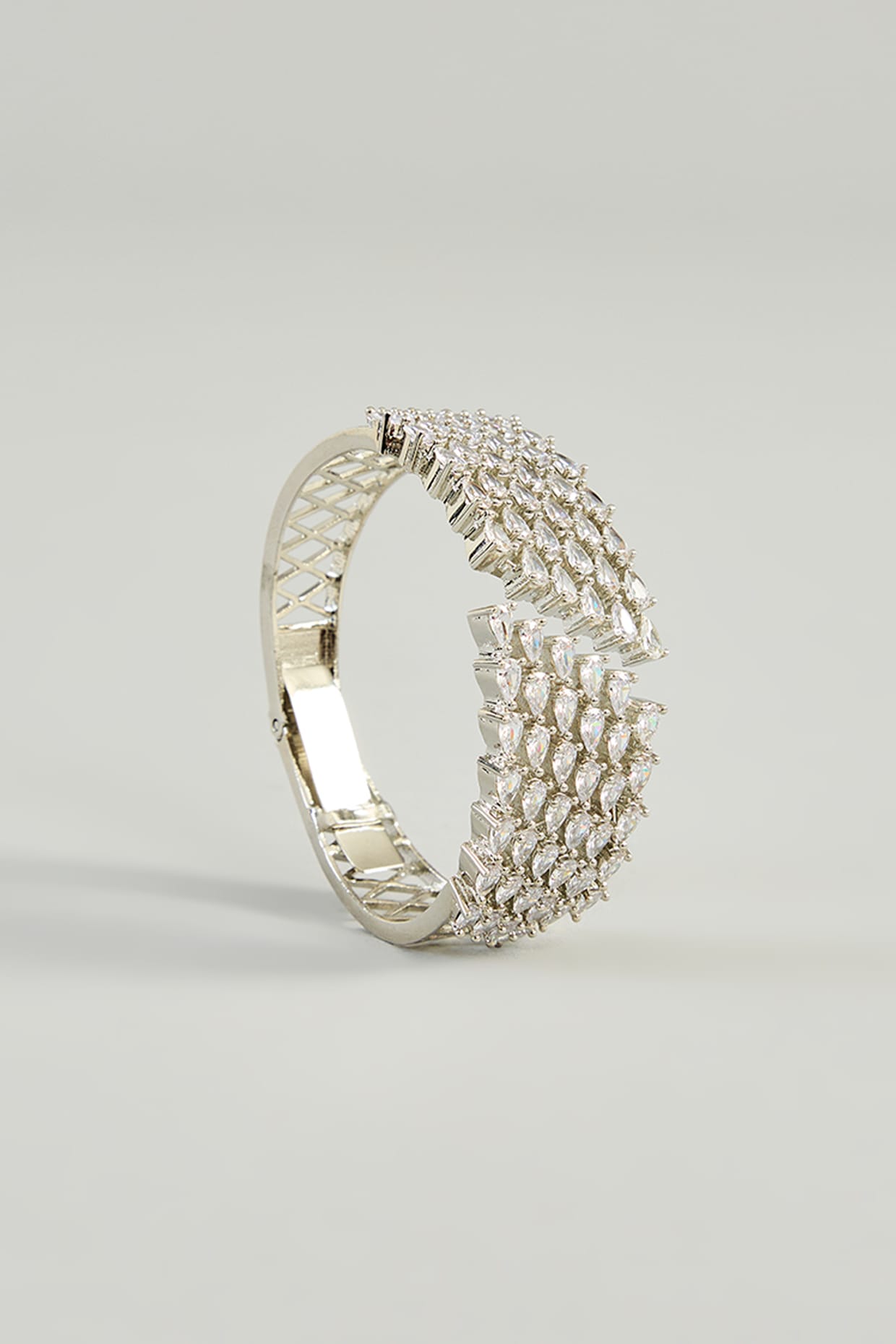 White Finish Diamond Openable Bracelet