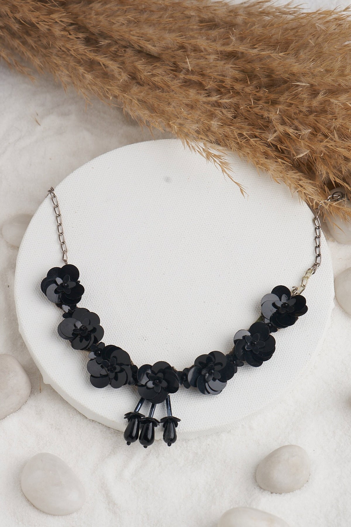 Sequin Embellished Choker Set 