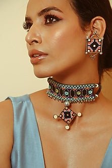 Black Choker Necklace With Dyed Beads