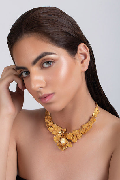 Handcrafted Leaf Carved Collar Necklace 
