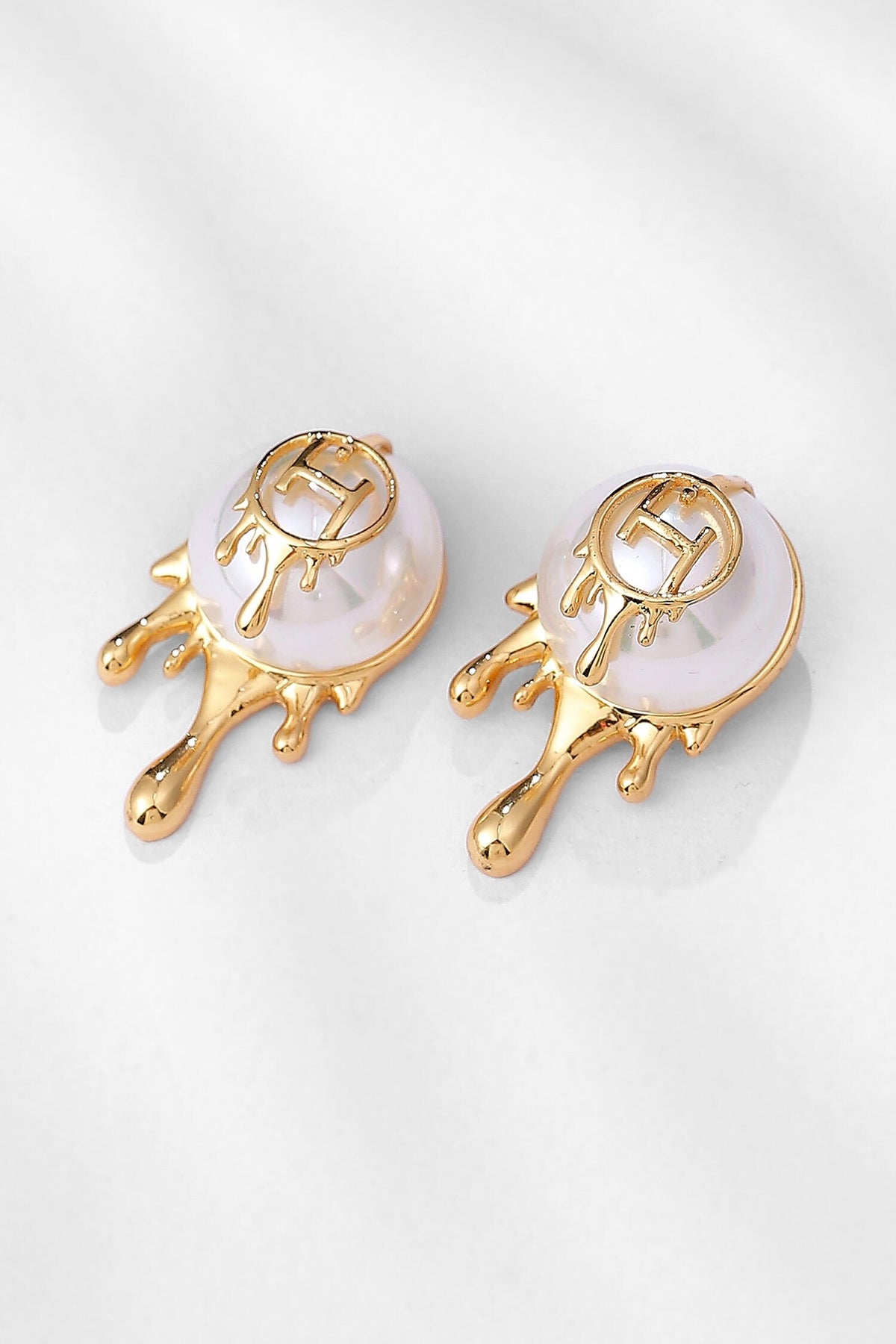 Drip OH Palescent Pearl Studs 