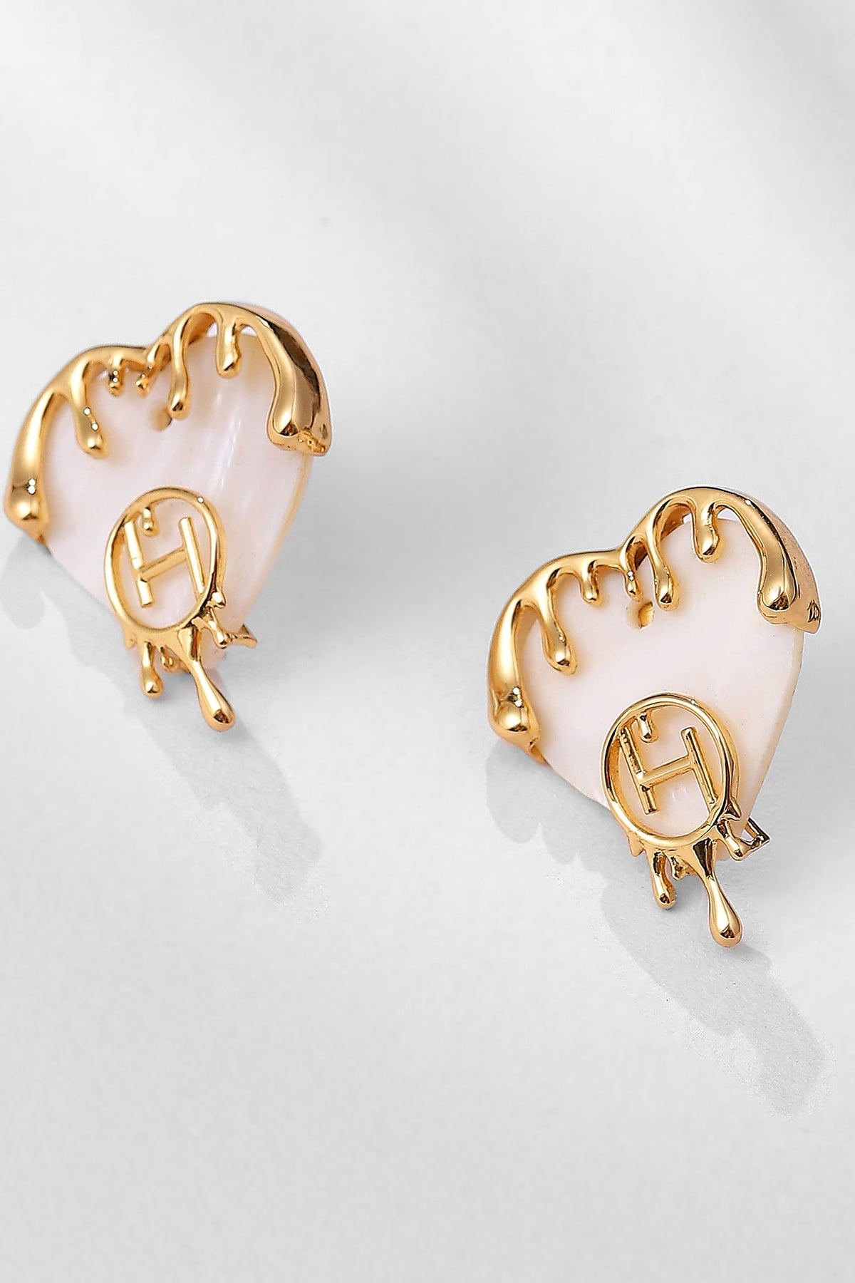 Drip OH Wild Heart Shell Mini Earrings 