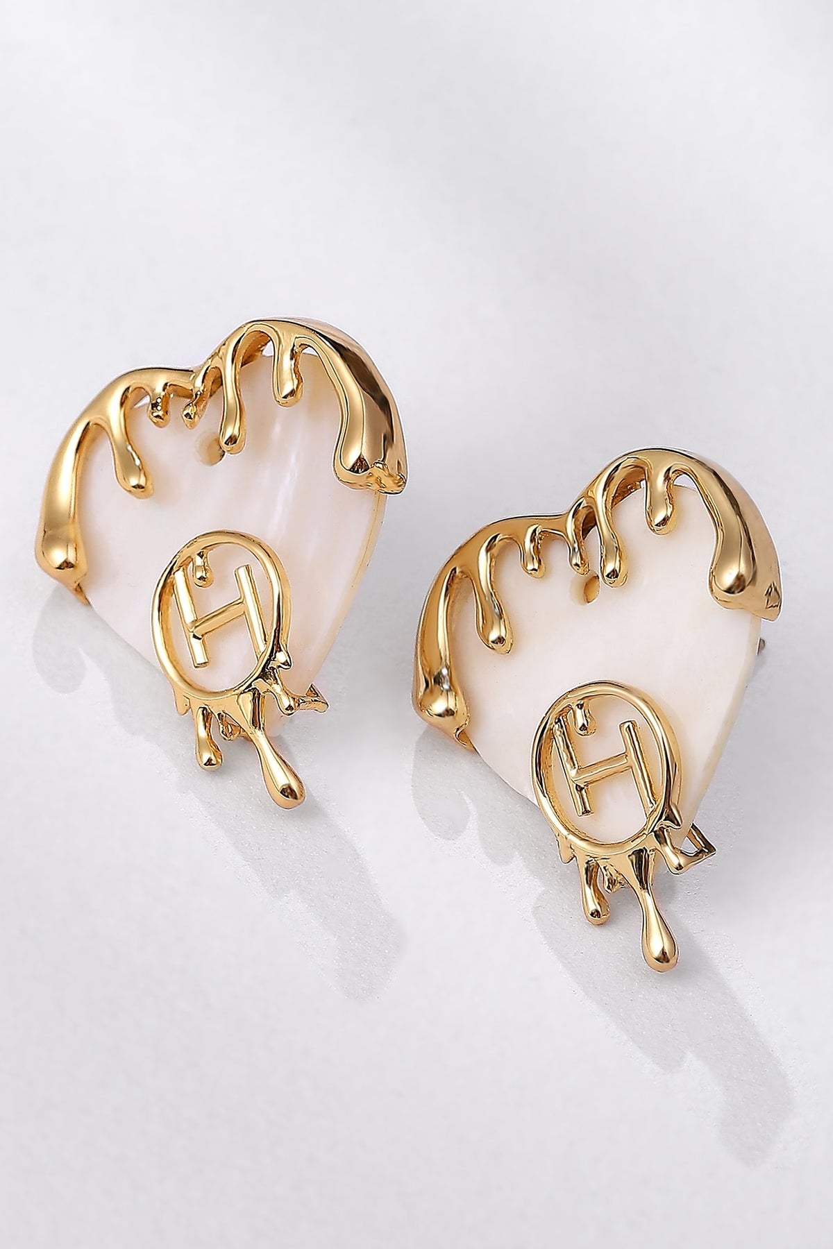 Drip OH Wild Heart Shell Mini Earrings 