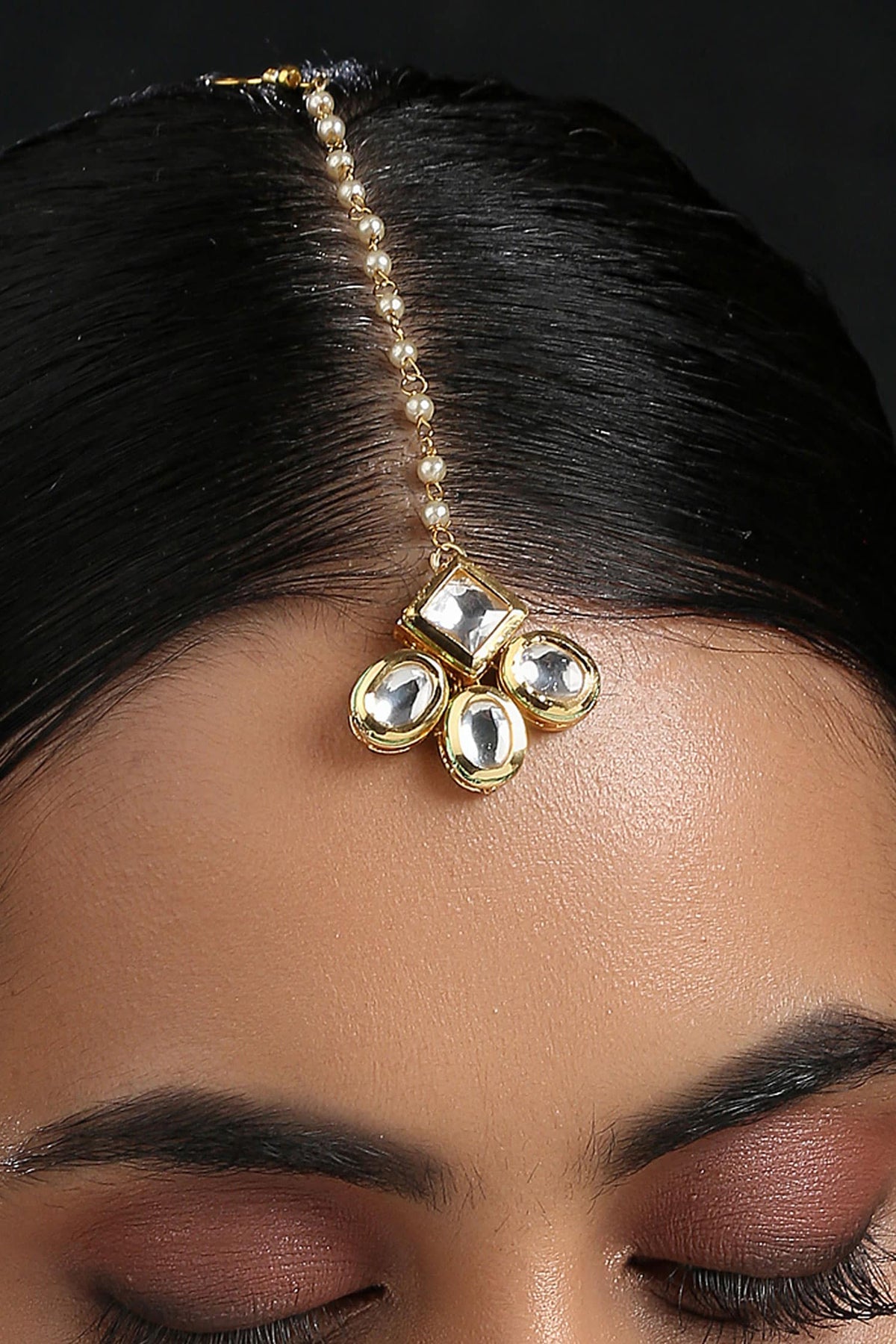 Handcrafted Kundan Maangtikka 