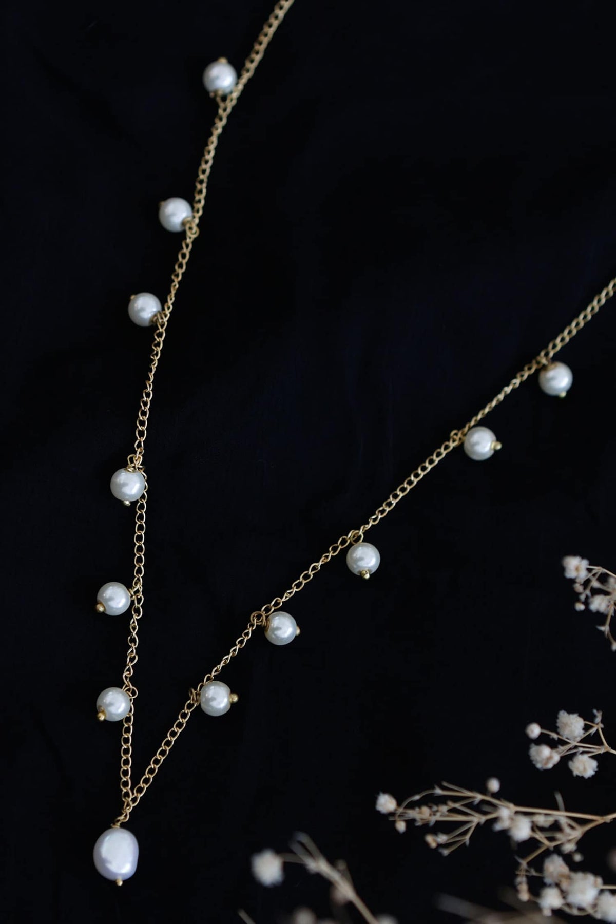 Gold Pearl Embellished Chain Necklace 