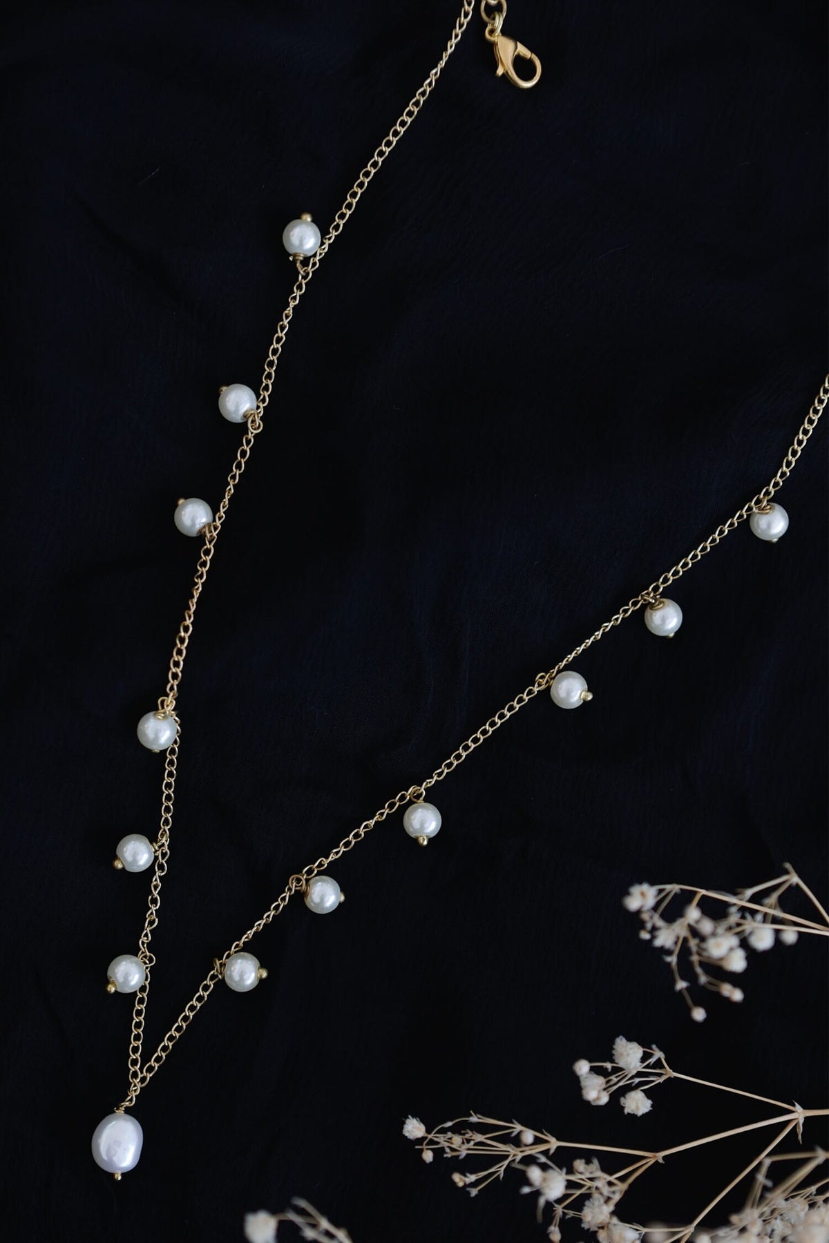 Gold Pearl Embellished Chain Necklace 