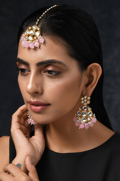 Kundan danglers with Maangtikka 