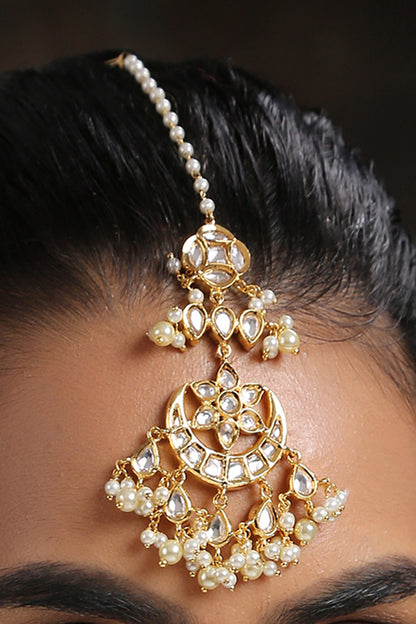 Crescent Moon Kundan Maangtikka 