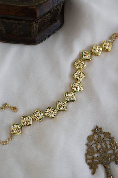 Gold Kundan Embellished Mathapatti 