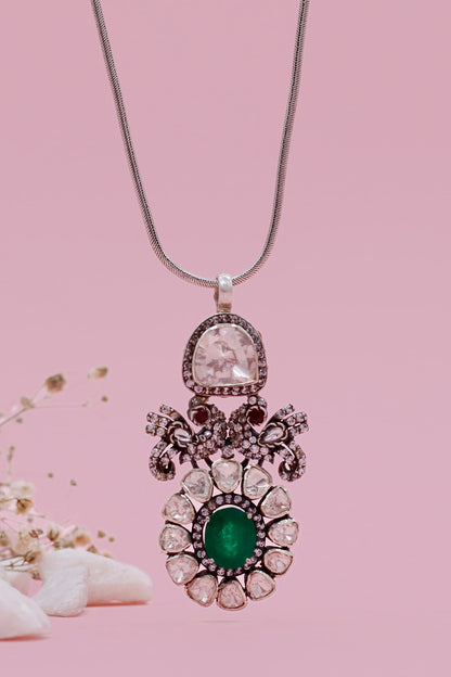 Dilara Pendant Necklace 