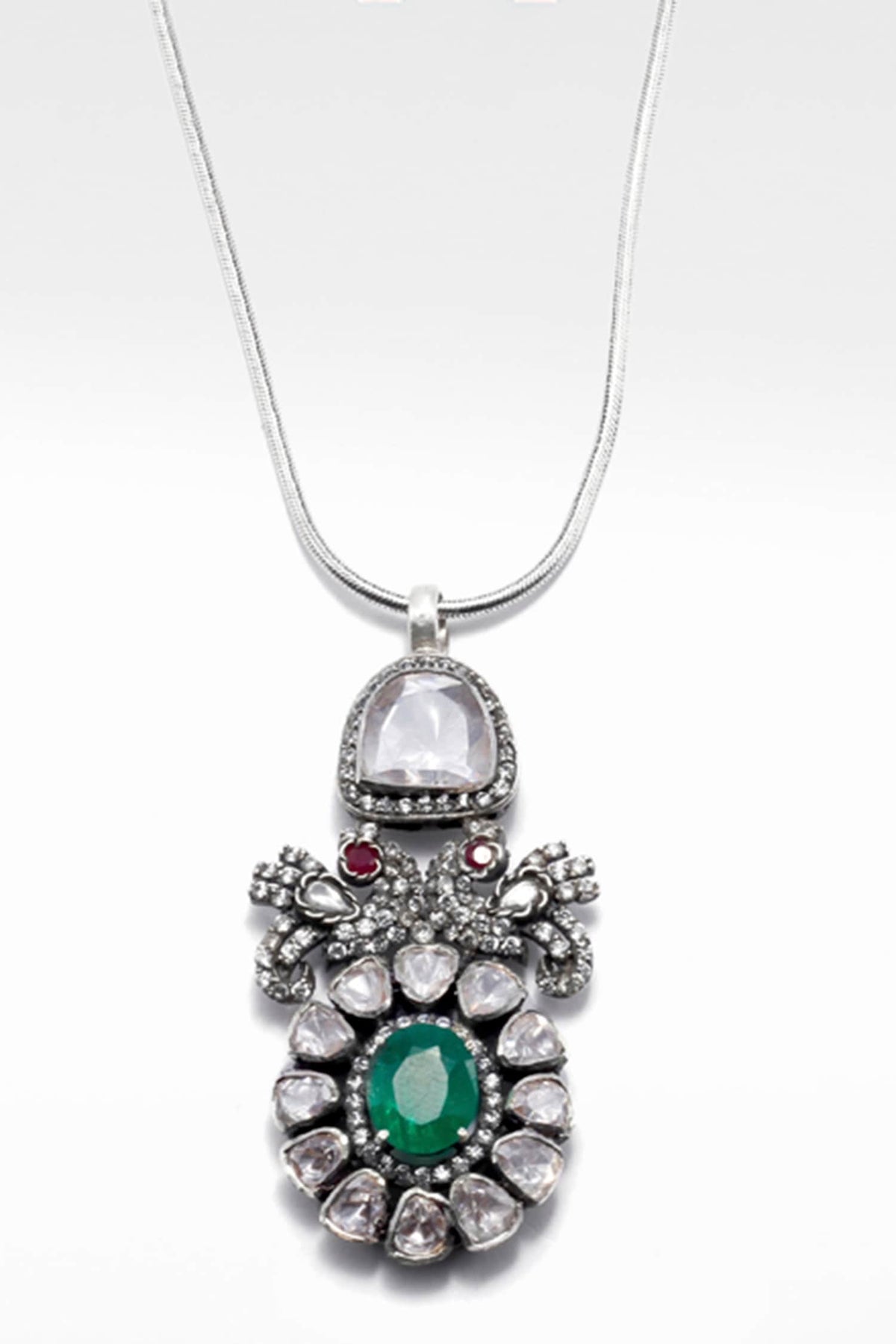 Dilara Pendant Necklace 