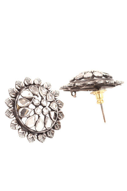 Carved Stud Earrings 