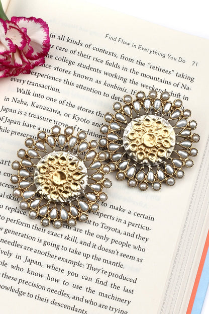 Carved Stud Earrings 