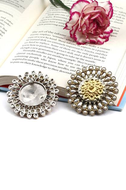 Carved Stud Earrings 