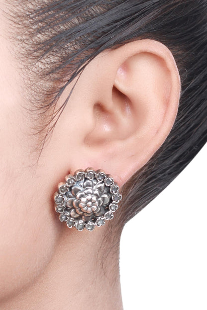 Carved Stud Earrings 