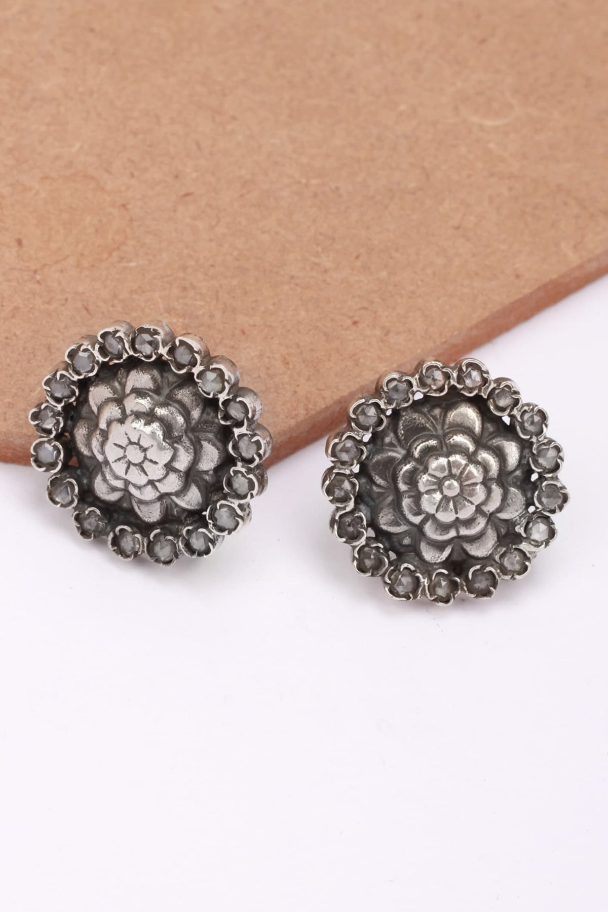 Carved Stud Earrings 
