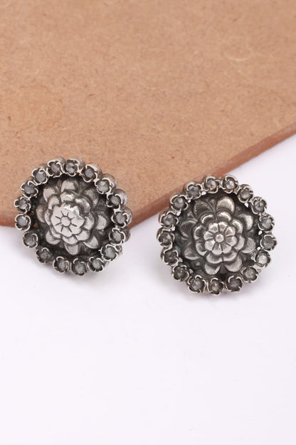 Carved Stud Earrings 