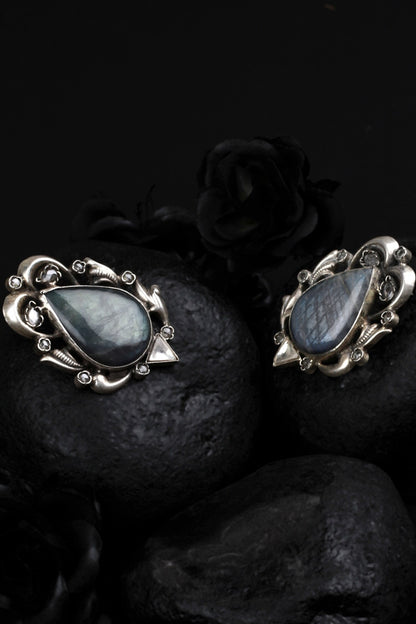 Teardrop Motif Stud Earrings 