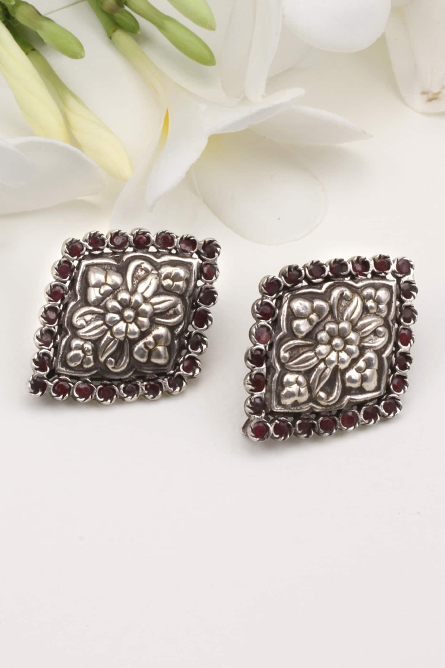 Carved Stud Earrings 
