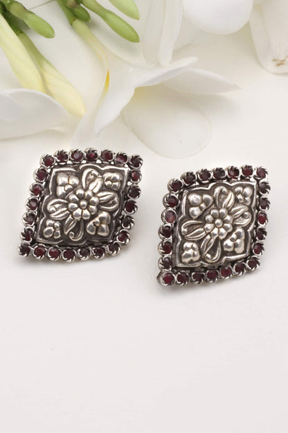 Carved Stud Earrings 