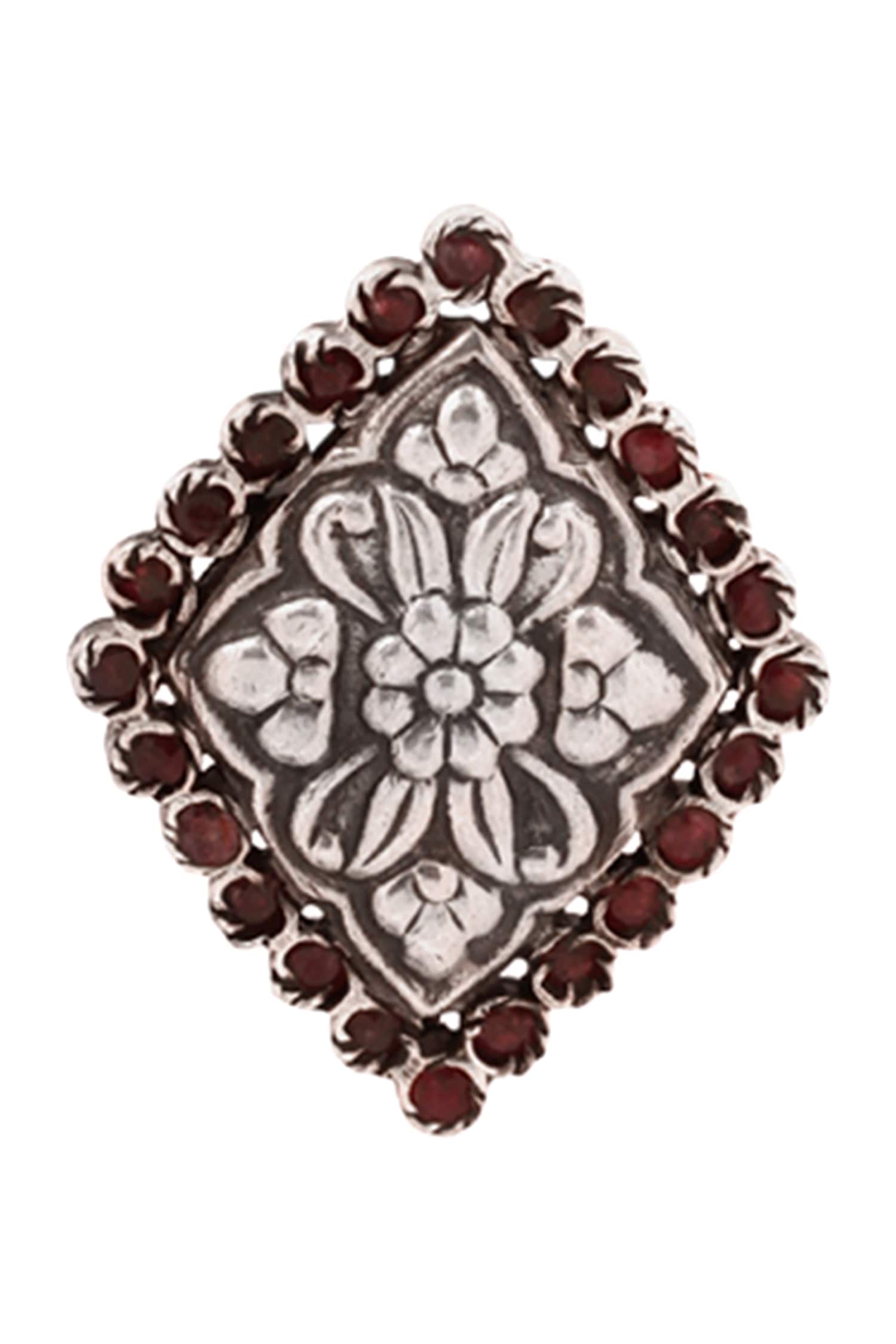 Carved Stud Earrings 