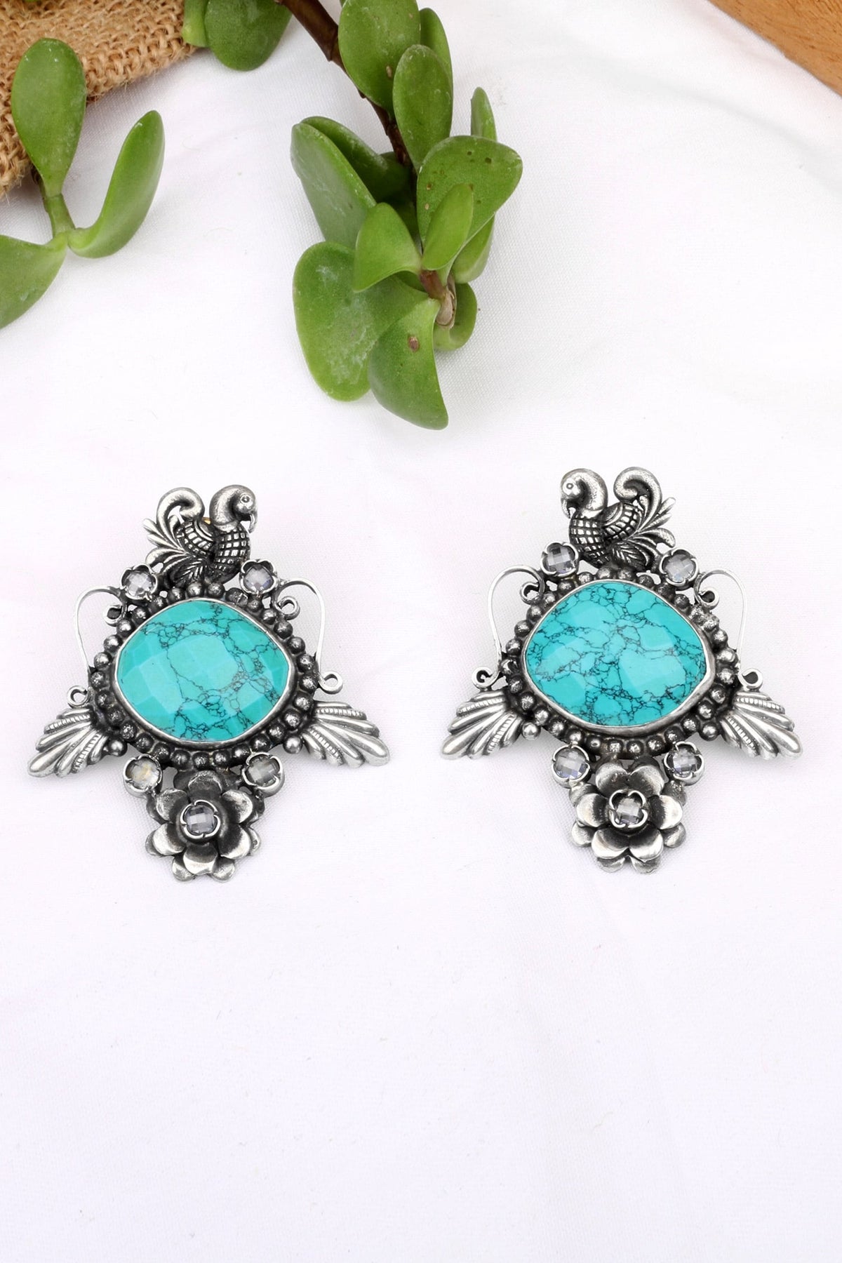 Naurah Carved Earrings 