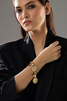 Gold Plated Hammered Coin & Freshwater Pearl Bracelet
