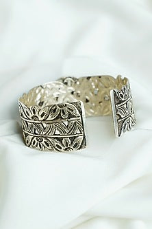 Silver Finish Emerald Green Gemstone Chittai Openable Cuff In Sterling Silver