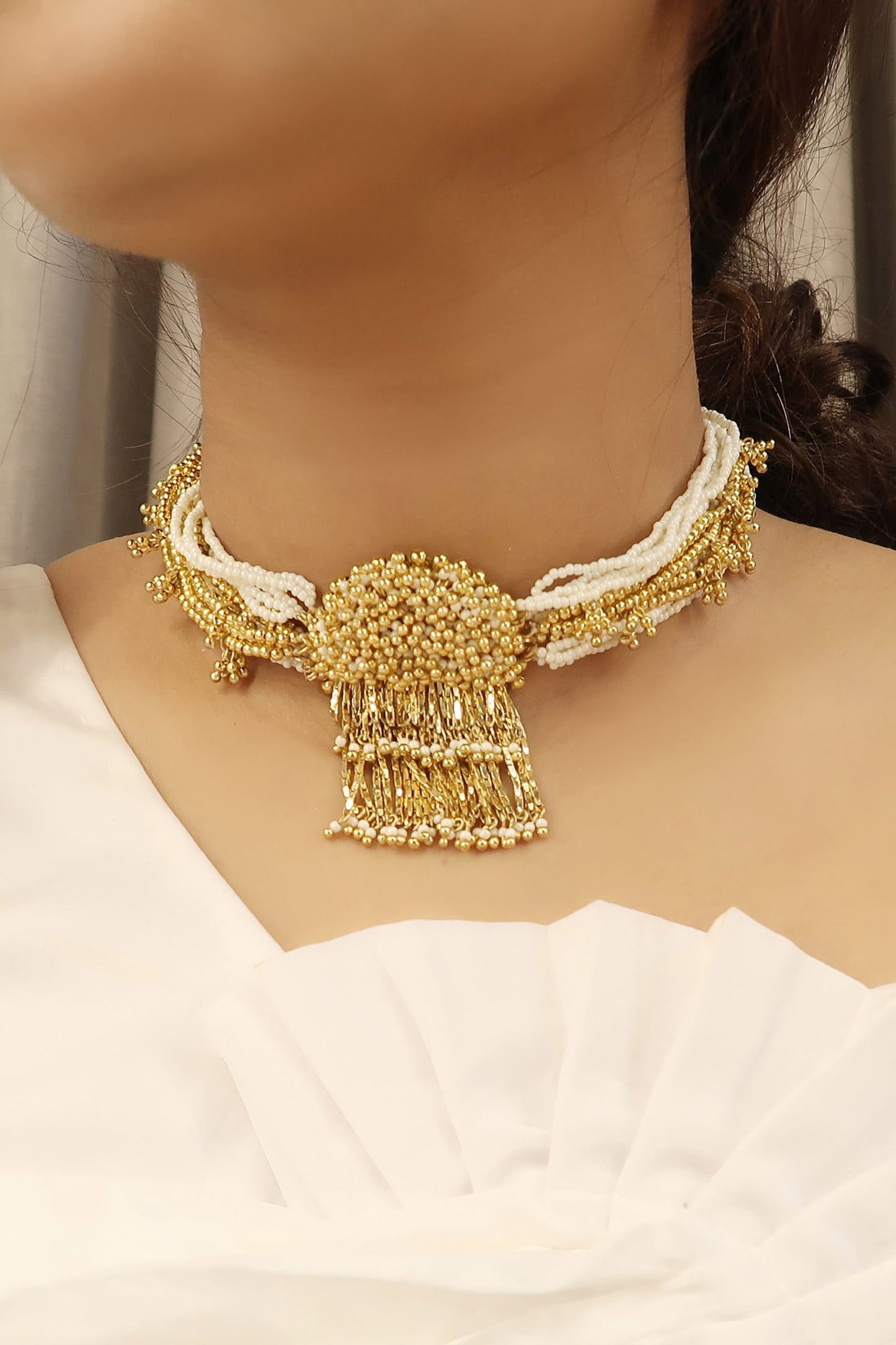 Aahilya Pendant Choker 